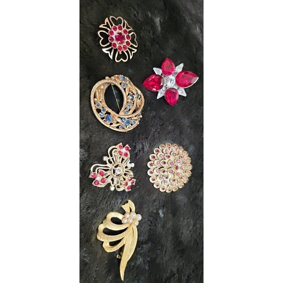 Antique Jewelry - 5 Vintage Costume Jewelry Brooches and one Ring
